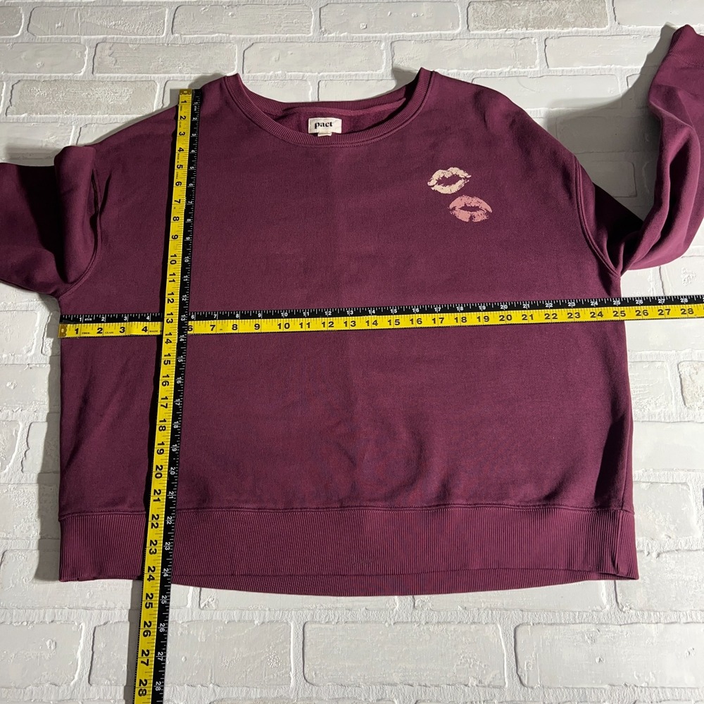 Pact Sweatshirt Womens XL Maroon Kiss Lip Graphic Pullover Sustainable‎ Organic - Picture 2 of 7